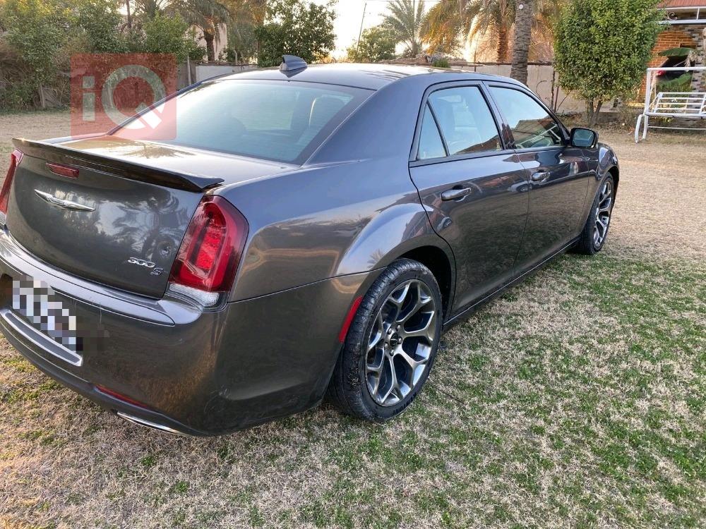 کرایسلەر 300